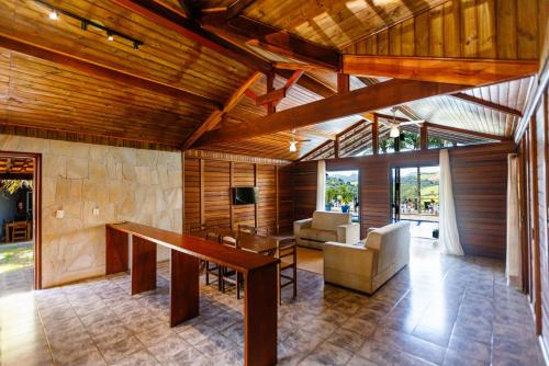 3 bedrooms, 9 beds