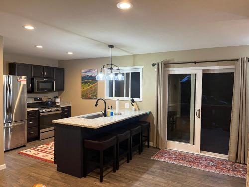 Cozy, Cottage Get-away with hot tub and views in Cascade-Chipita Park, USA