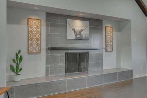 Dream Vacation Home with Pool for Large Groups in Garland, USA