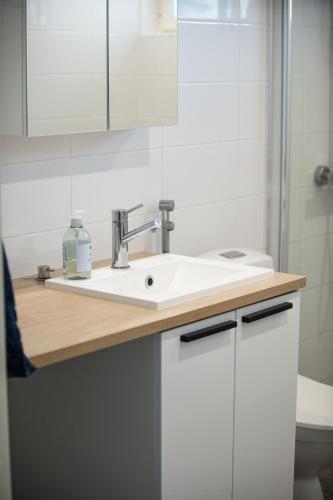 Baño, Kokkola Charm - Central Apartment by University Center in Kokkola