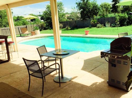 Amazing House with Pool, Arcade, Hot Tub and More - Accomodates 16 guests Amazing House with Pool, Arcade, Hot Tub and More - Accomodates 16 guests