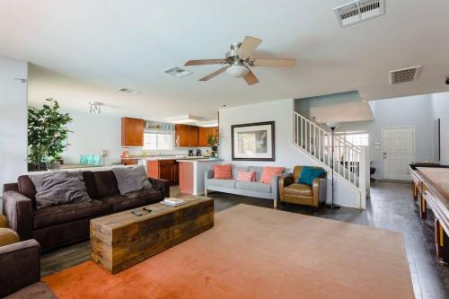 Amazing House with Pool, Arcade, Hot Tub and More - Accomodates 16 guests Amazing House with Pool, Arcade, Hot Tub and More - Accomodates 16 guests