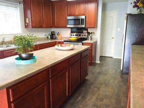 Amazing House with Pool, Arcade, Hot Tub and More - Accomodates 16 guests Amazing House with Pool, Arcade, Hot Tub and More - Accomodates 16 guests