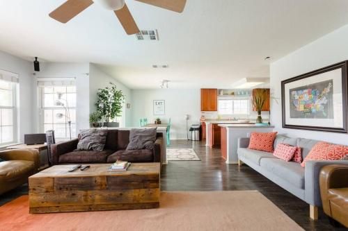 Amazing House with Pool, Arcade, Hot Tub and More - Accomodates 16 guests Amazing House with Pool, Arcade, Hot Tub and More - Accomodates 16 guests