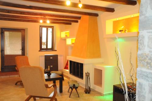 Koplietošanas atpūtas telpa ar TV, Giusvalla Forest Villas & Retreat, Liguria in Giusvalla