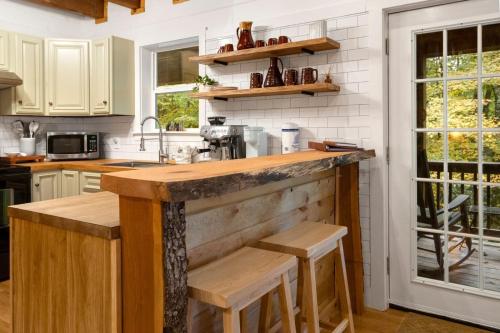 Bear Ridge Retreat in Banner Elk, USA