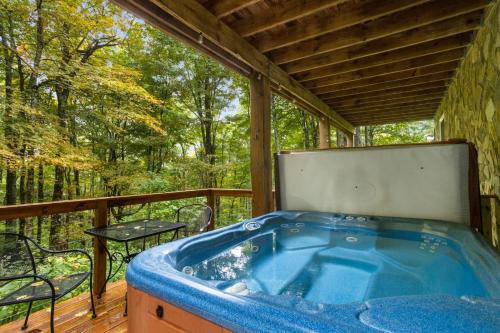 Bear Ridge Retreat in Banner Elk, USA