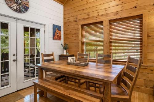 Bear Ridge Retreat in Banner Elk, USA