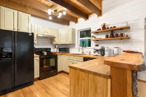 Bear Ridge Retreat in Banner Elk, USA