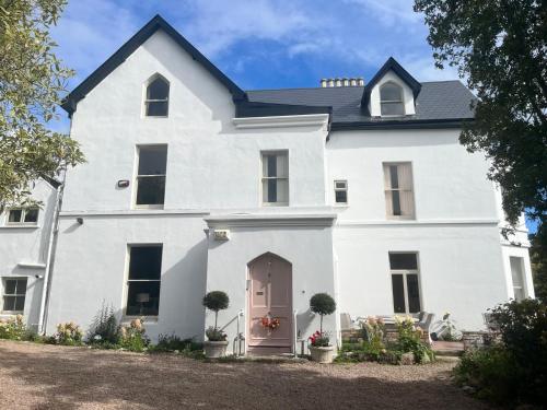 Lynwood House - Cobh
