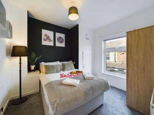Charming Apartments - Cosy Retreat - short drive to city centre - Free parking, Liverpool (photo 7)