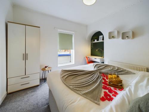 Charming Apartments - Cosy Retreat - short drive to city centre - Free parking, Liverpool (photo 6)