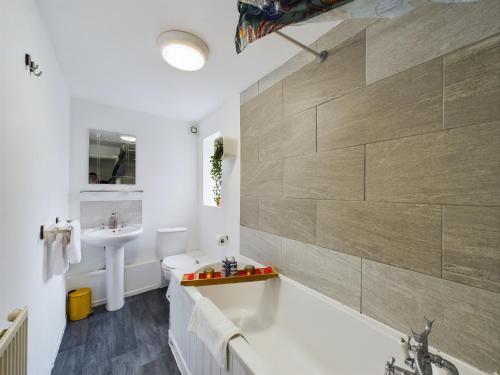 Charming Apartments - Cosy Retreat - short drive to city centre - Free parking, Liverpool (photo 10)