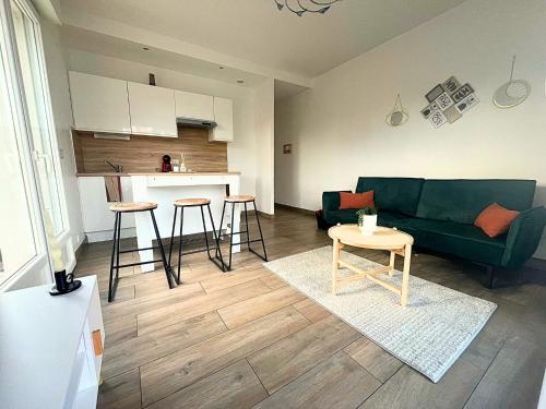 À Deux pas de la gare de Sartrouville (A Deux pas de la gare de Sartrouville) in Maisons-Laffitte