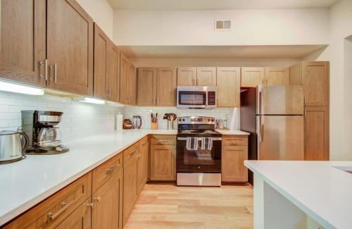 Heart of Houston Pool Gym Amenities Luxury Heart of Houston Pool Gym Amenities Luxury