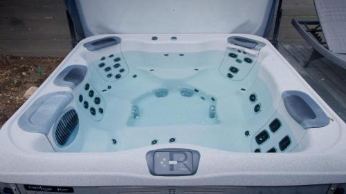Boutique Villa with hot tub in Broadmoor, USA