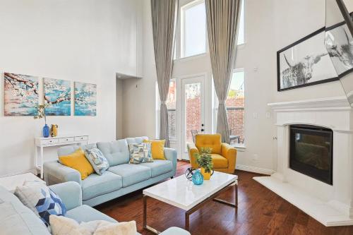 Brand New Luxury 6BD 5BA Grand Vacation Home in Irving, USA
