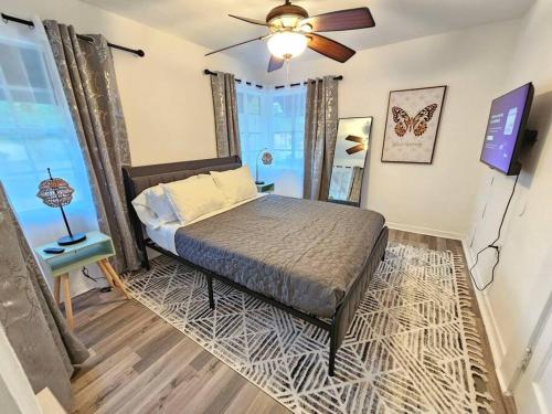 Foodie Lovers Walkable Mills50 - Sleeps 10 - Near Downtown & Airport