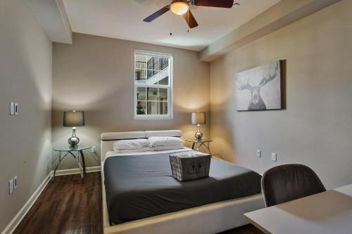 Charming 1BD with Pool and Free Parking in Los Angeles, USA