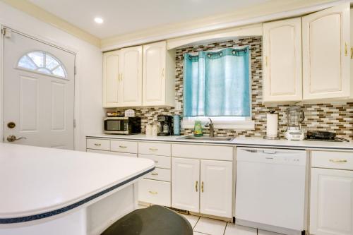 4 Mi to NYC, Shared Yard Englewood Apartment! in แองเกิลวูด (NJ)