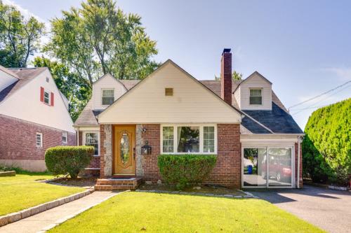 4 Mi to NYC, Shared Yard Englewood Apartment! in แองเกิลวูด (NJ)