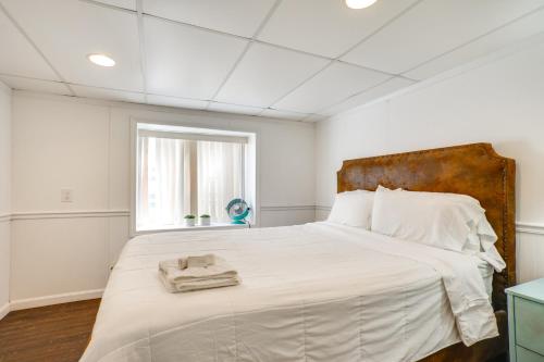 Shared Yard, 4 Mi to NYC Englewood Apartment! in แองเกิลวูด (NJ)