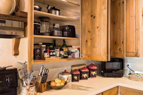 Pet-Friendly Clovis Home with Yard Pergola and Hot Tub - image 6