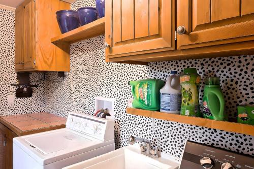 Pet-Friendly Clovis Home with Yard Pergola and Hot Tub - image 6