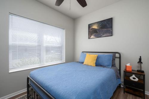 2 Bedroom Apartment, Free Parking, Next To Mayo! in Rochester, USA