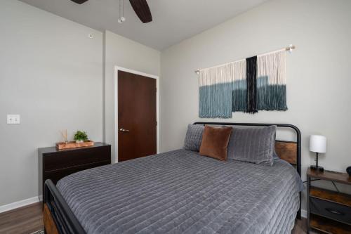 2 Bedroom Apartment, Free Parking, Next To Mayo! in Rochester, USA