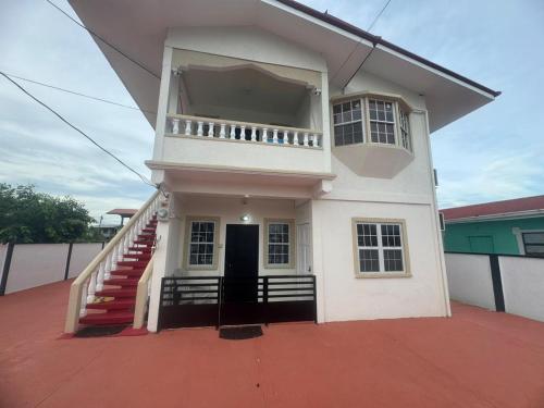 3 bedroom in New Amsterdam