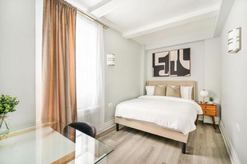 73-1406 New 1BR 1Bth UWS Doorman Gym in New York, USA