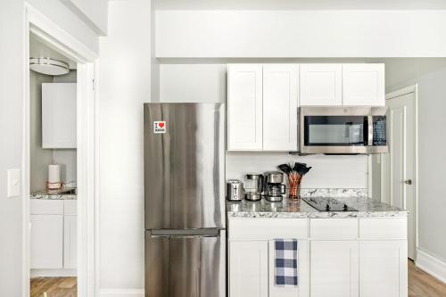 73-1406 New 1BR 1Bth UWS Doorman Gym in New York, USA