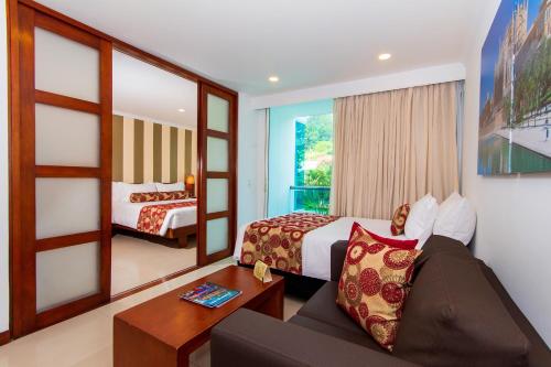 1 queen bed, 1 twin bed