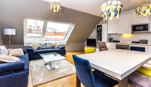 Comfort Suite One-Bedroom Apartment with Terrace image 2