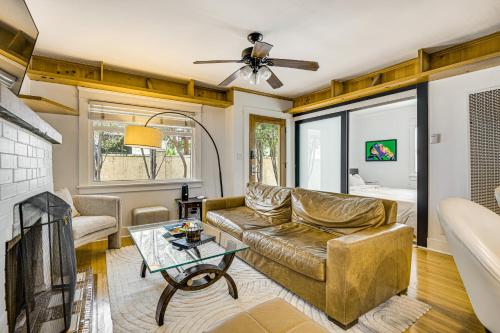 Walk to Abbot Kinney Tranquil Cottage in Venice! in Los Angeles, USA