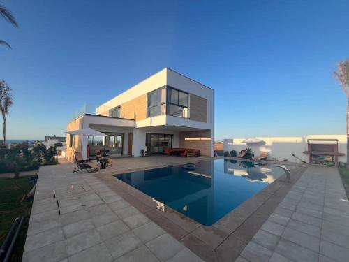 Villa de plage avec piscine – khách sạn tại Saidia