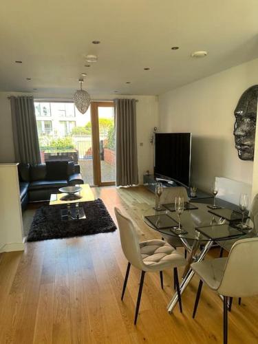 Luxury Modern Town House, Manchester City Centre, Free Secured Parking, Manchester