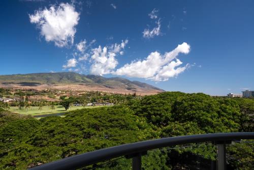 Kukahi – Queen Room with Two Queen Beds and Aina View