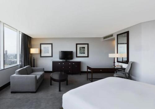Standard Junior King Suite room in Hilton Mexico City Reforma