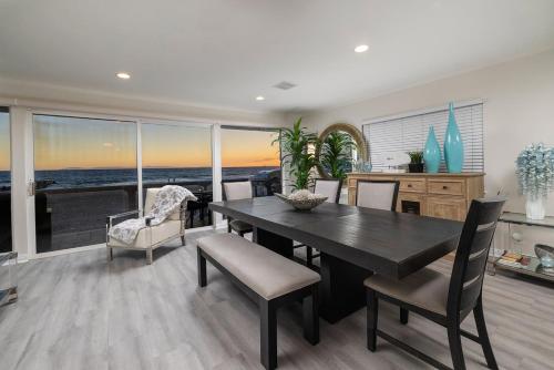 8BR Beach Duplex with Ocean Views, Patio & Pool Table in Newport Beach, USA