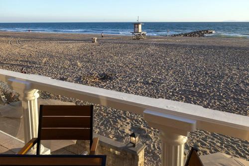 Spacious 5BR Beach Home with Ocean Views - Tap to explore photos
