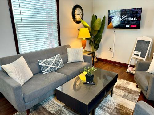 The House Hotels-5 Mins from Downtown-W45th1 Lower in Cleveland, USA