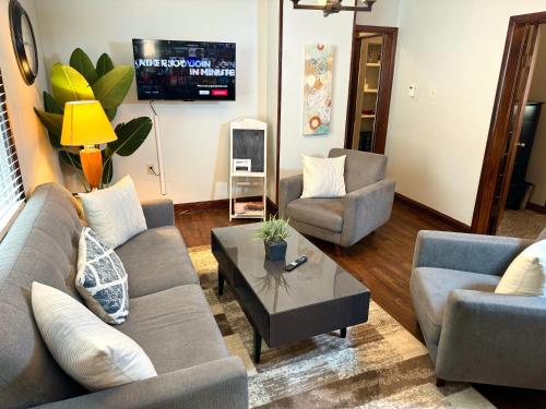 The House Hotels-5 Mins from Downtown-W45th1 Lower in Cleveland, USA