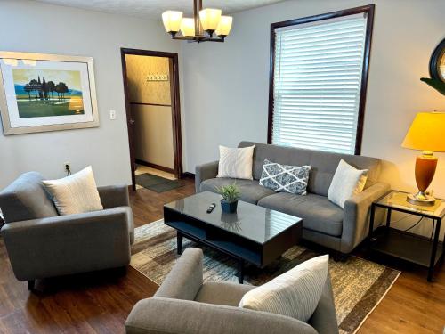 The House Hotels-5 Mins from Downtown-W45th1 Lower in Cleveland, USA