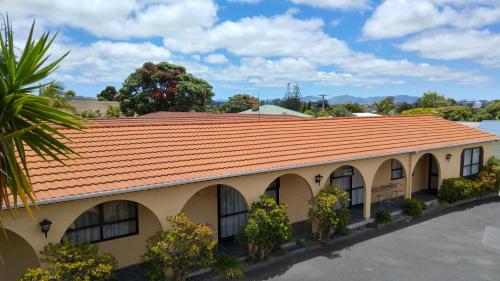 Hobsons Choice Motel Hobsons Choice Motel is a popular choice amongst travelers in Dargaville, whether exploring or just passing through. Featuring a complete list of amenities, guests will find their stay at the propert