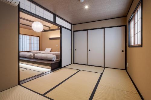 Double Room with Spa Bath image 3