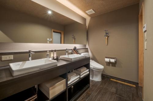 Double Room with Spa Bath image 2