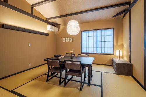 King Suite with Spa Bath image 4