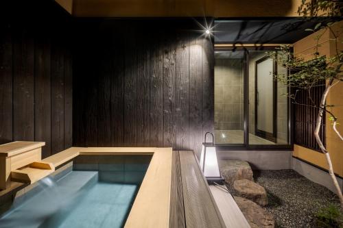 Double Room with Spa Bath image 4